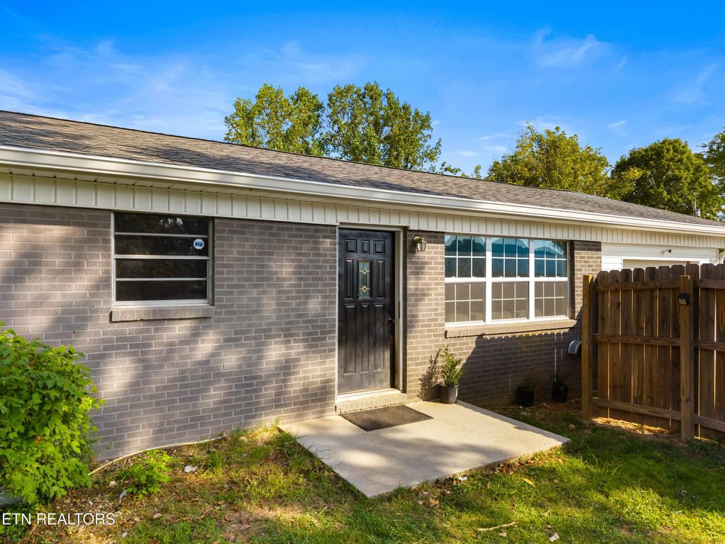 Photo of 430 McVey Road Rd, Tazewell, TN 37879 (MLS # 1314074)