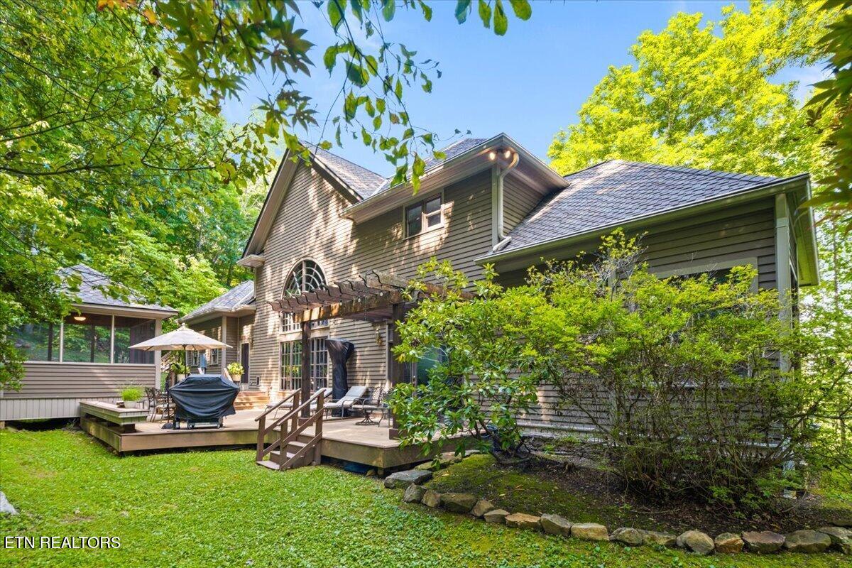 646 Hilltop Drive