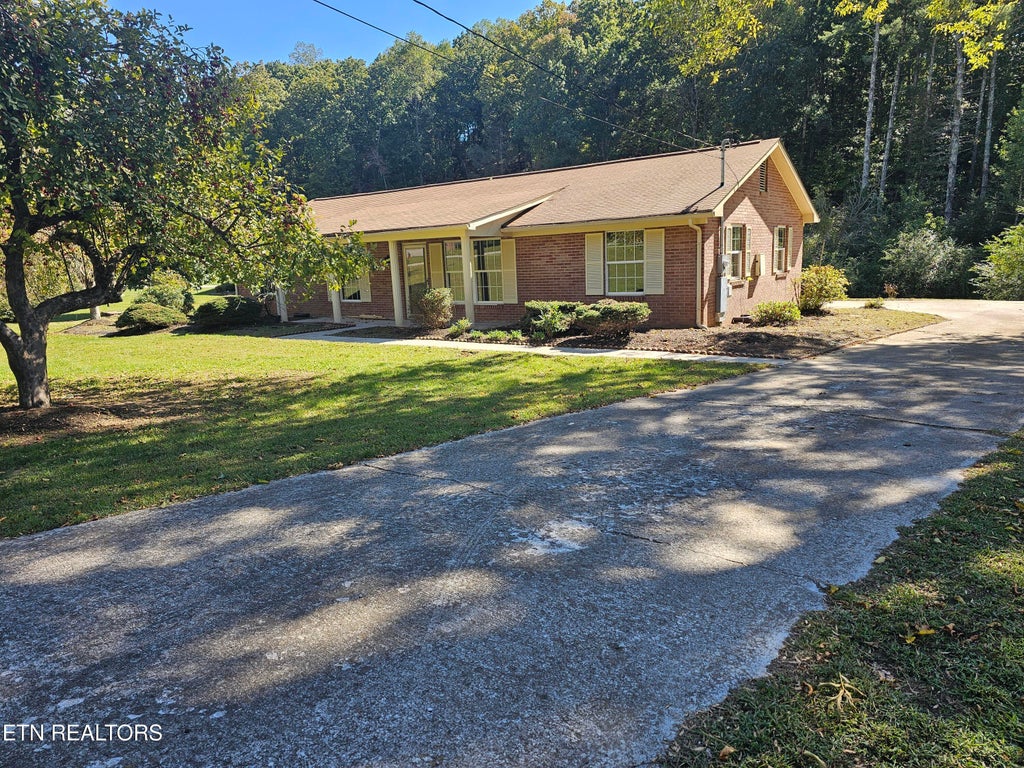 Photo of 507 W Hills Drive, Harriman, TN 37748 (MLS # 1279904)