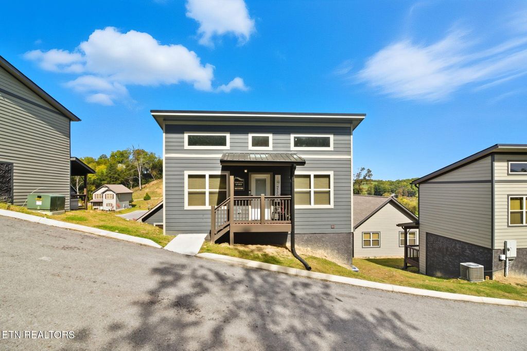 Photo of 1654 Veterans Blvd, Sevierville, TN 37862 (MLS # 1318357)