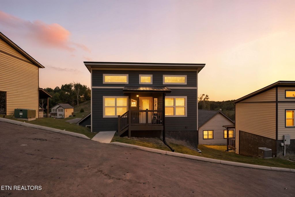 Photo of 1654 Veterans Blvd, Sevierville, TN 37862 (MLS # 1318357)