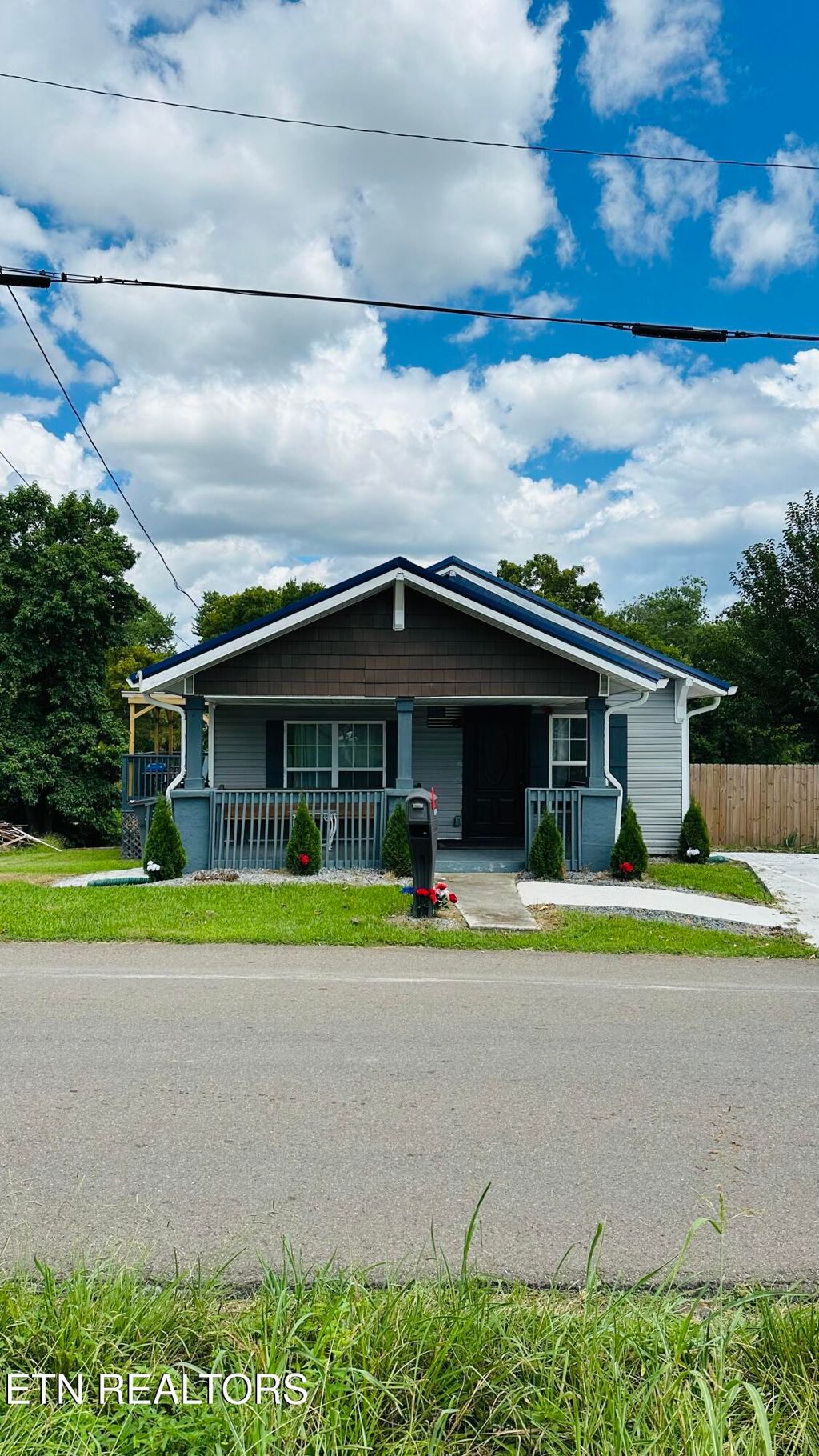 Photo of 122 Pickering St, Knoxville, TN 37914 (MLS # 1335157)