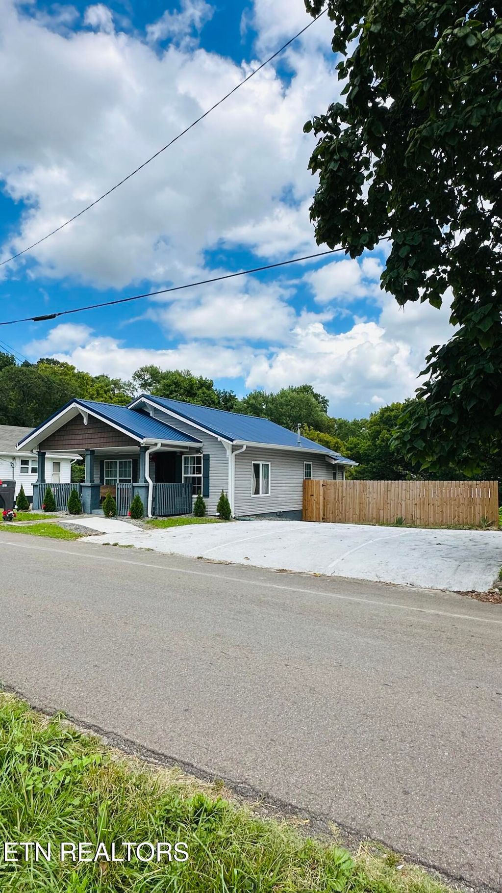 Photo of 122 Pickering St, Knoxville, TN 37914 (MLS # 1335157)