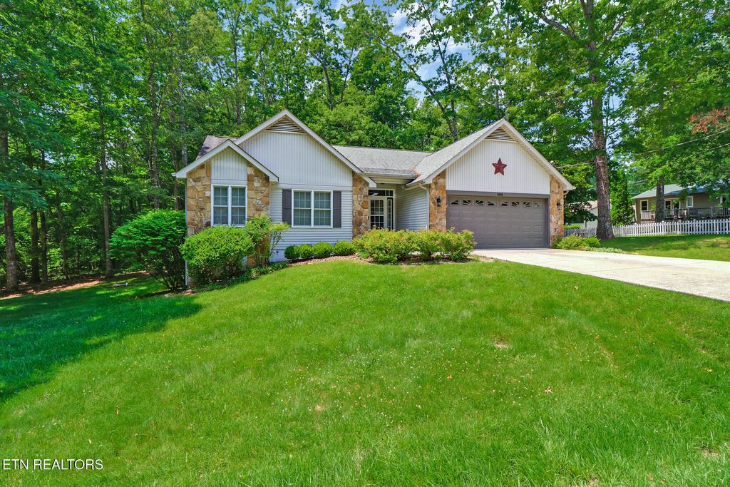 Photo of 104 Glenwood Drive, Crossville, TN 38558 (MLS # 1312685)
