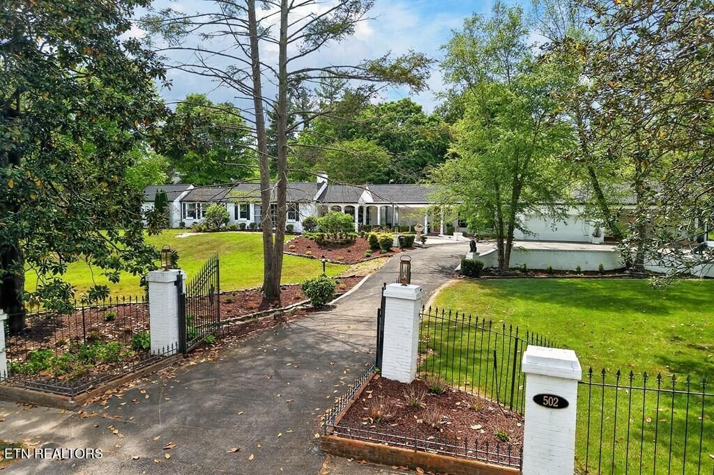 Photo of 502 N Jefferson Ave, Cookeville, TN 38501 (MLS # 1338889)