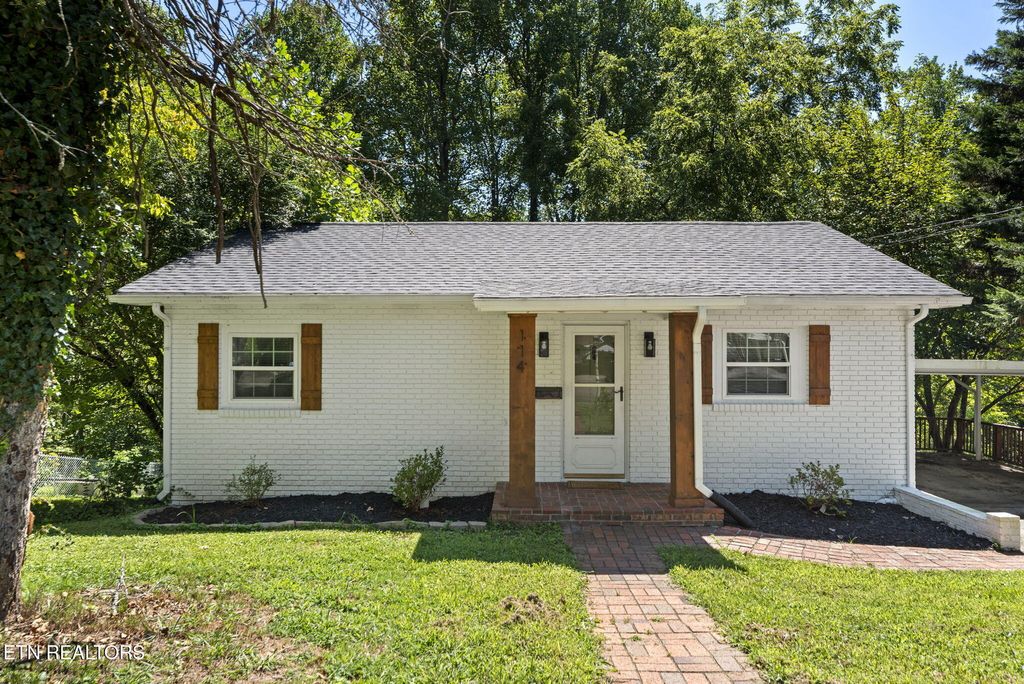 Photo of 114 Orange Lane, Oak Ridge, TN 37830 (MLS # 1310316)
