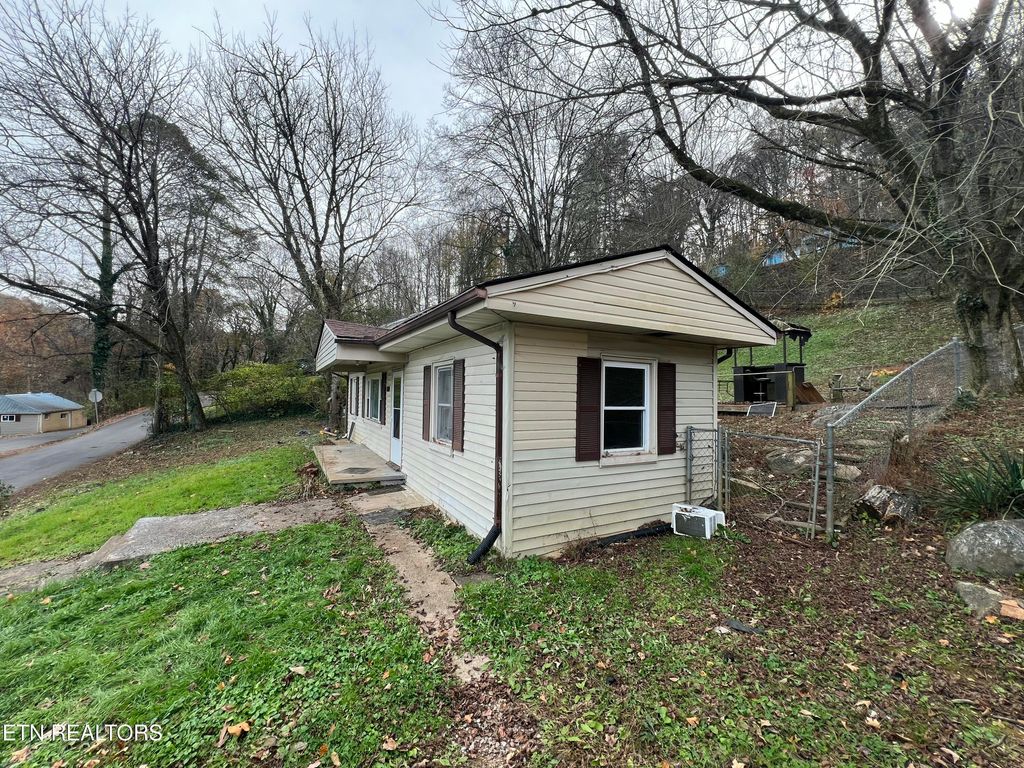 Photo of 129 Turkey Rd, Powell, TN 37849 (MLS # 1321910)