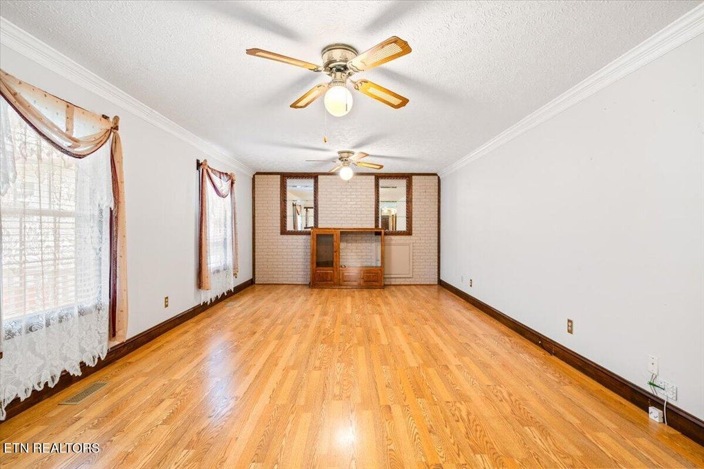 Photo of 318 Springfield Drive, LaFollette, TN 37766 (MLS # 1354768)