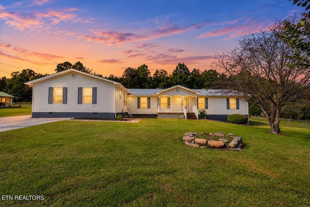 Photo of 318 Springfield Drive, LaFollette, TN 37766 (MLS # 1354768)