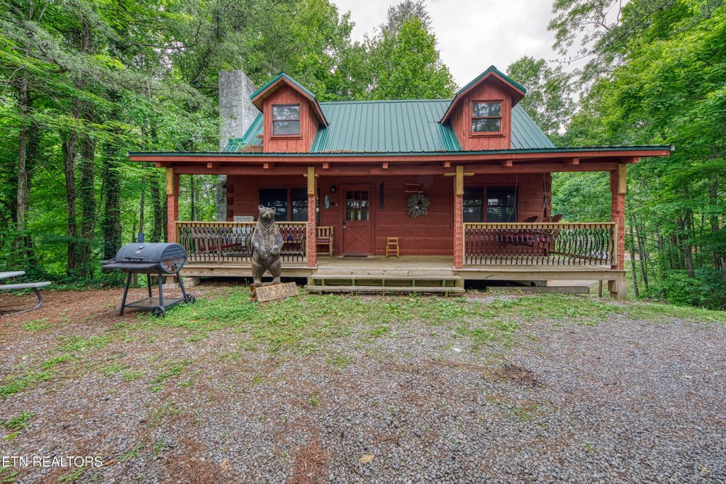 Photo of 1136 E Foothills Drive, Gatlinburg, TN 37738 (MLS # 1331005)