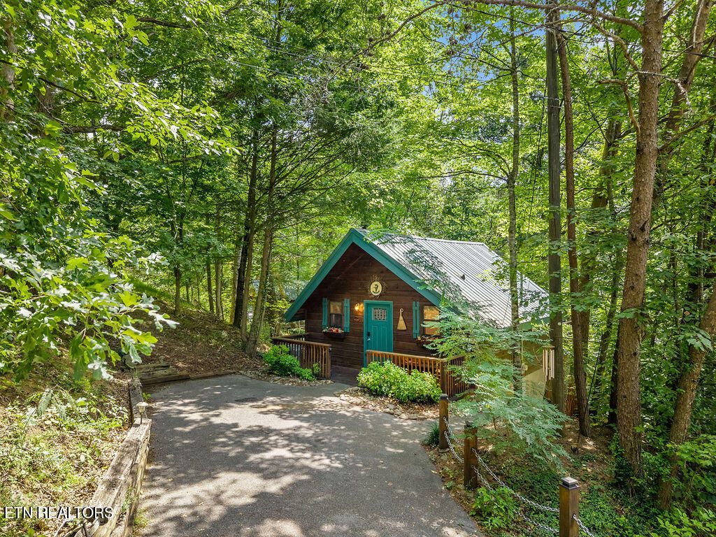 Photo of 1844 Ridgecrest Drive, Sevierville, TN 37876 (MLS # 1316299)