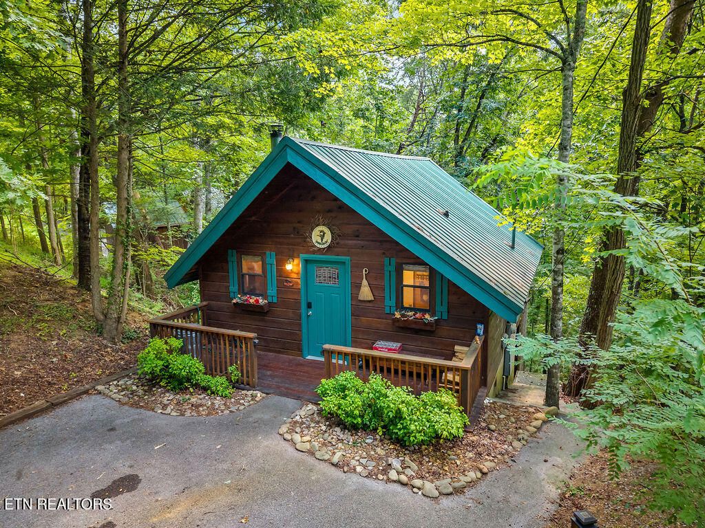 Photo of 1844 Ridgecrest Drive, Sevierville, TN 37876 (MLS # 1316299)