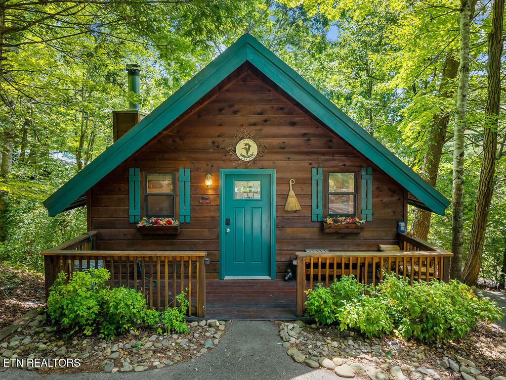 Photo of 1844 Ridgecrest Drive, Sevierville, TN 37876 (MLS # 1316299)