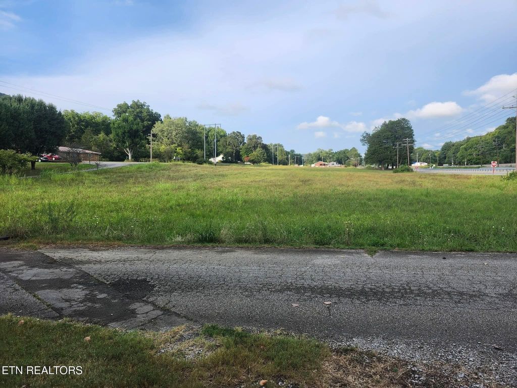 Photo of 112 Ridgecrest Rd, Harriman, TN 37748 (MLS # 1333086)