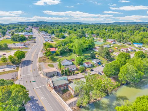 Photo of 7 N Carter St, Sparta, TN 38583 (MLS # 1339287)