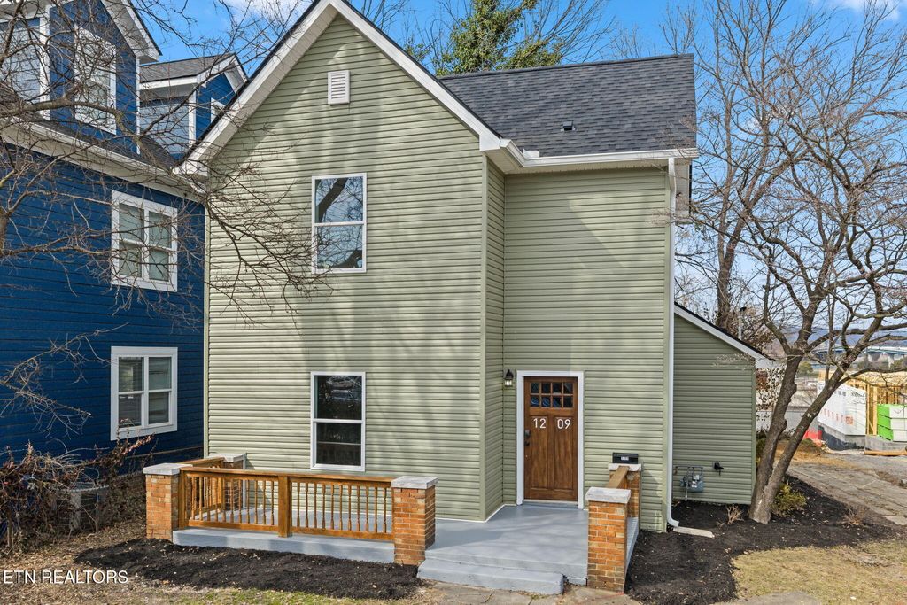 Photo of 1209 Forest Ave, Knoxville, TN 37916 (MLS # 1329254)