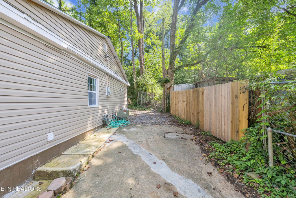 Photo of 207 Manhattan Ave, Oak Ridge, TN 37830 (MLS # 1272059)