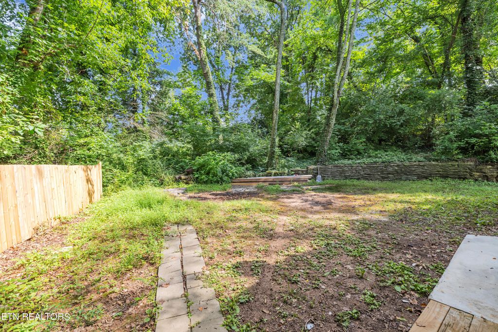 Photo of 207 Manhattan Ave, Oak Ridge, TN 37830 (MLS # 1272059)