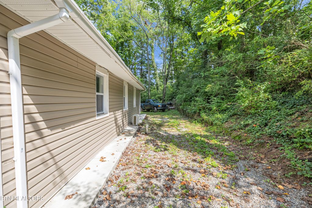 Photo of 207 Manhattan Ave, Oak Ridge, TN 37830 (MLS # 1272059)