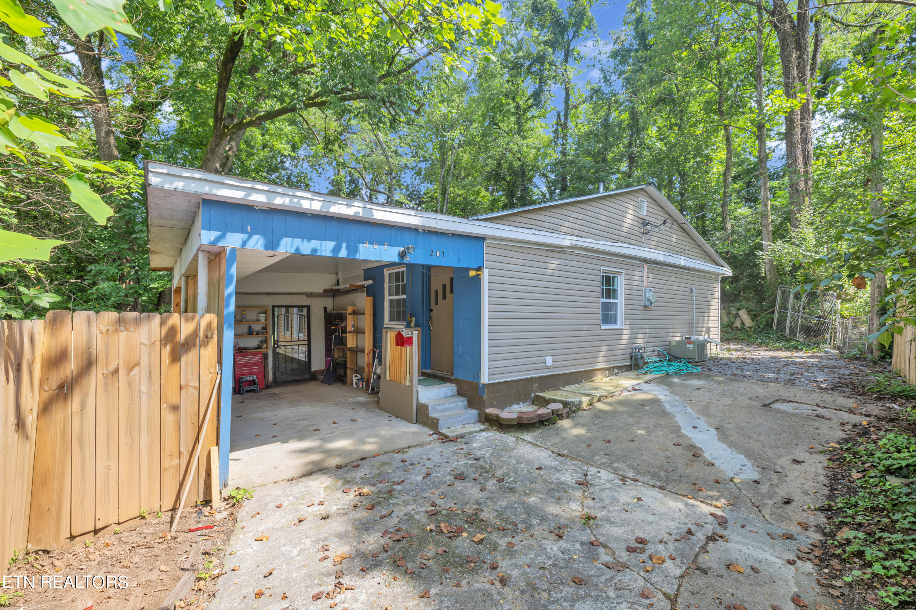 View Oak Ridge, TN 37830 house