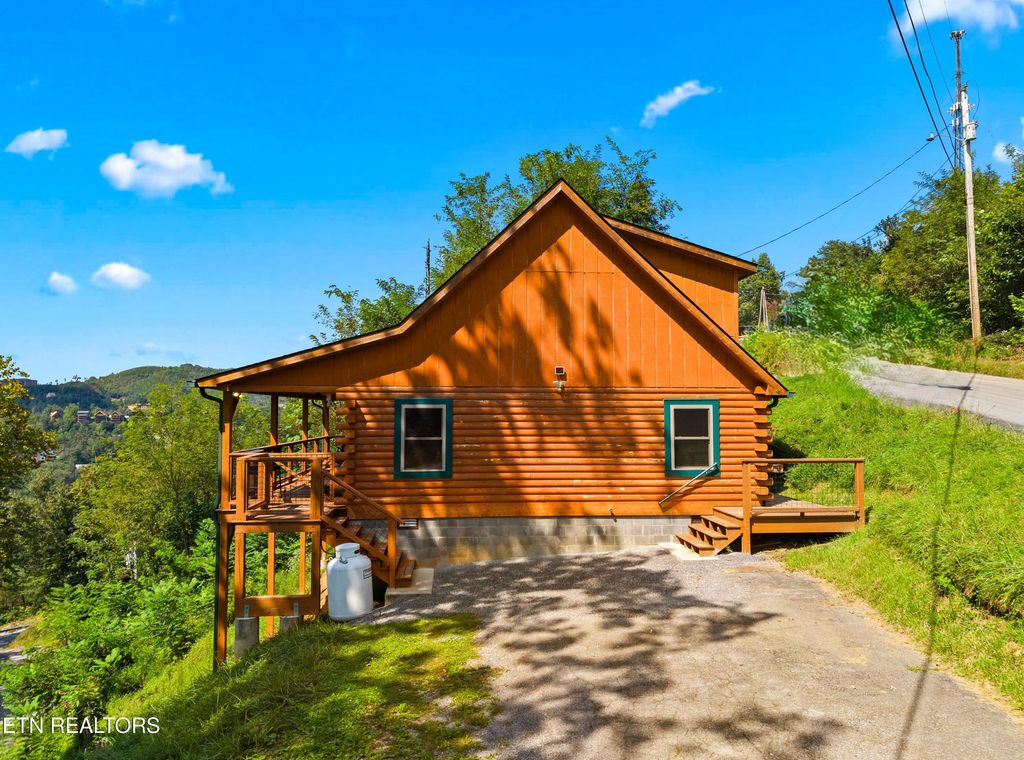 Photo of 309 Tower Rd, Gatlinburg, TN 37738 (MLS # 1315377)