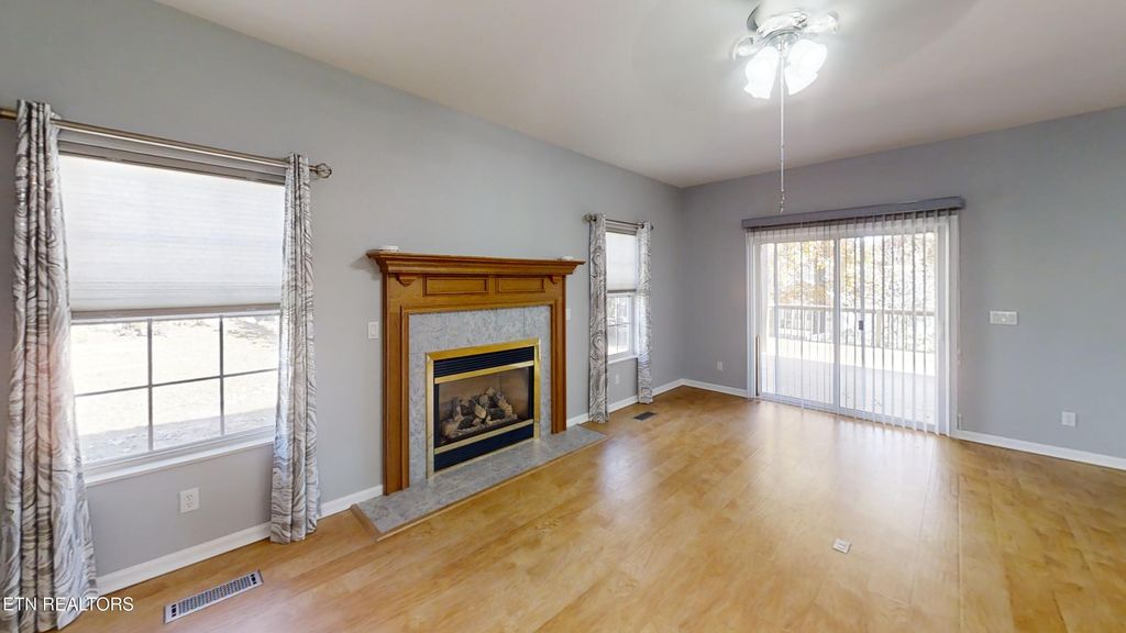 Photo of 172 Hawthorn Loop, Crossville, TN 38555 (MLS # 1321120)