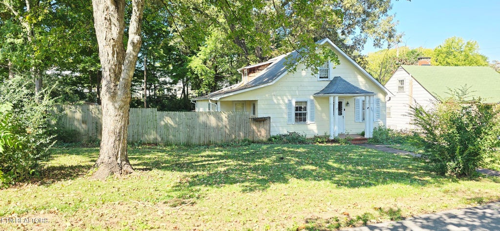 Photo of 907 Sterling Ave, Maryville, TN 37803 (MLS # 1359200)