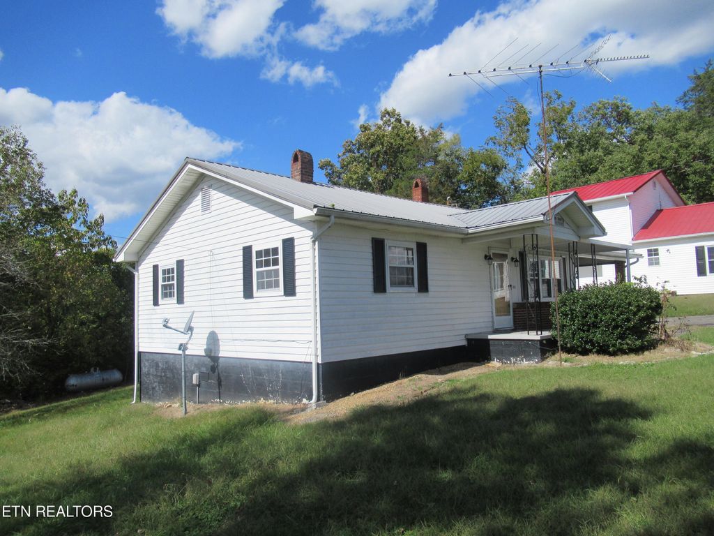 Photo of 5021 Hopewell Rd, Tazewell, TN 37879 (MLS # 1242949)