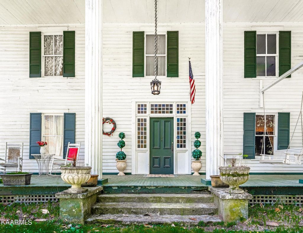 Photo of 104 Morgan St, Oliver Springs, TN 37840 (MLS # 1223713)