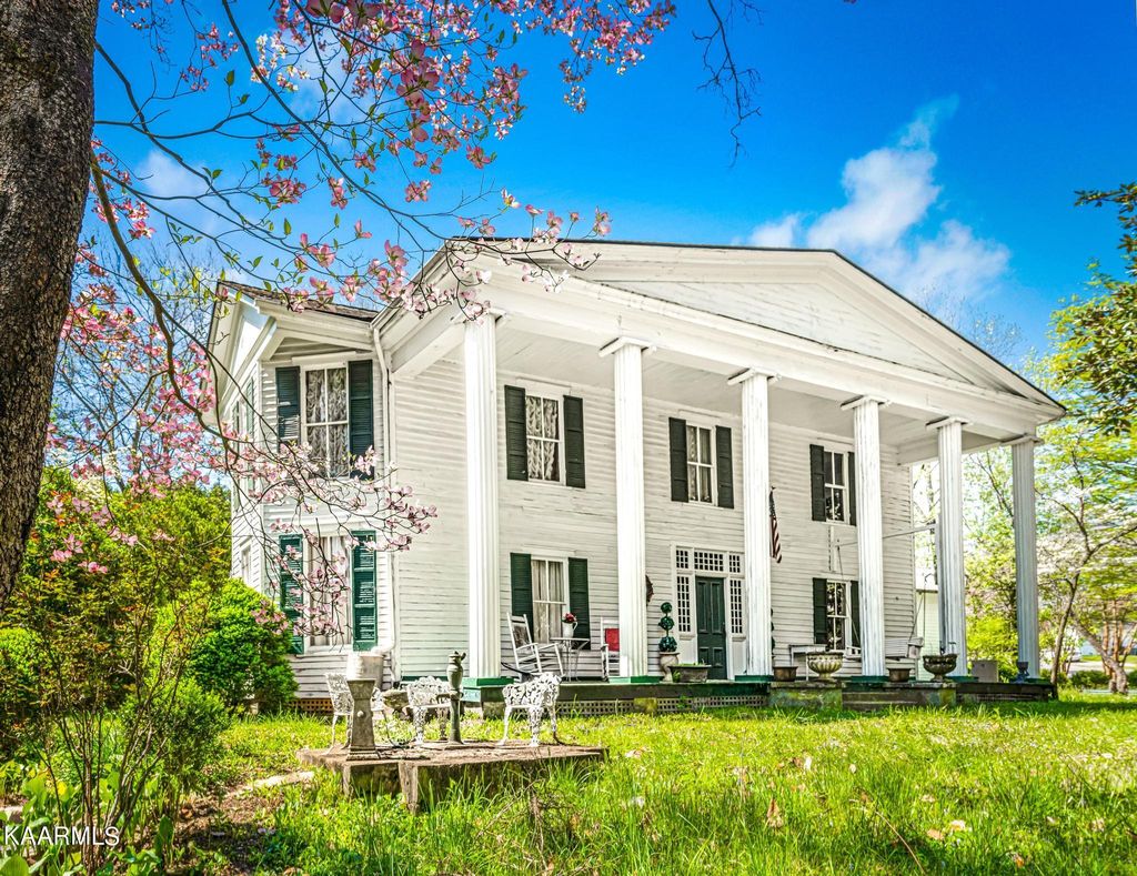 Photo of 104 Morgan St, Oliver Springs, TN 37840 (MLS # 1223713)