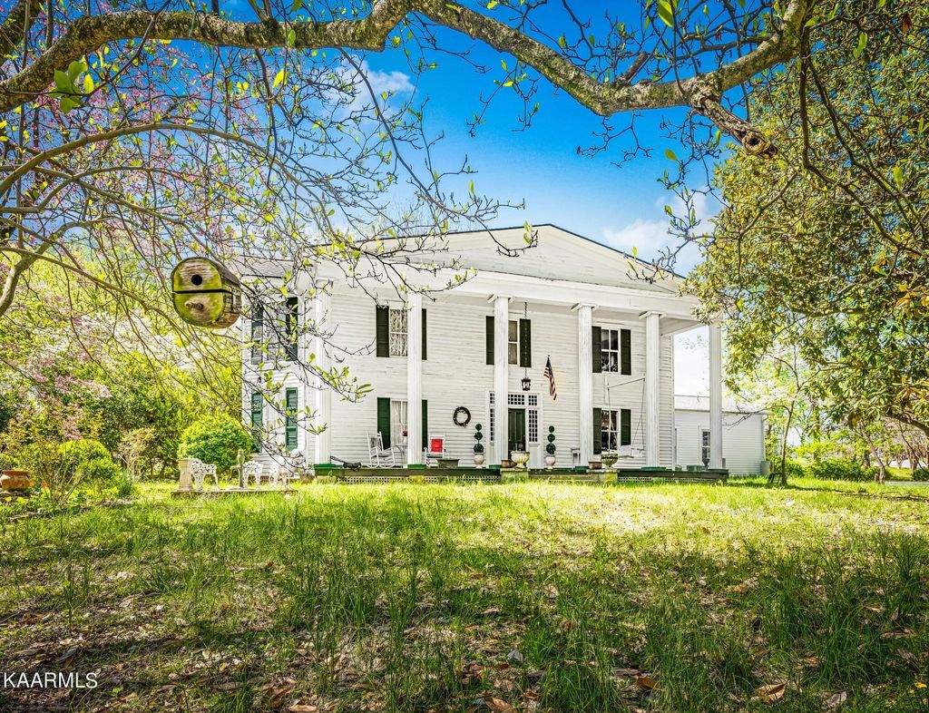 Photo of 104 Morgan St, Oliver Springs, TN 37840 (MLS # 1223713)