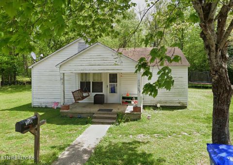 Photo of 120 Poplar St, Harriman, TN 37748 (MLS # 1337788)