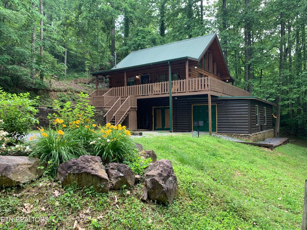 Photo of 3444 Manis Rd, Sevierville, TN 37862 (MLS # 1327491)