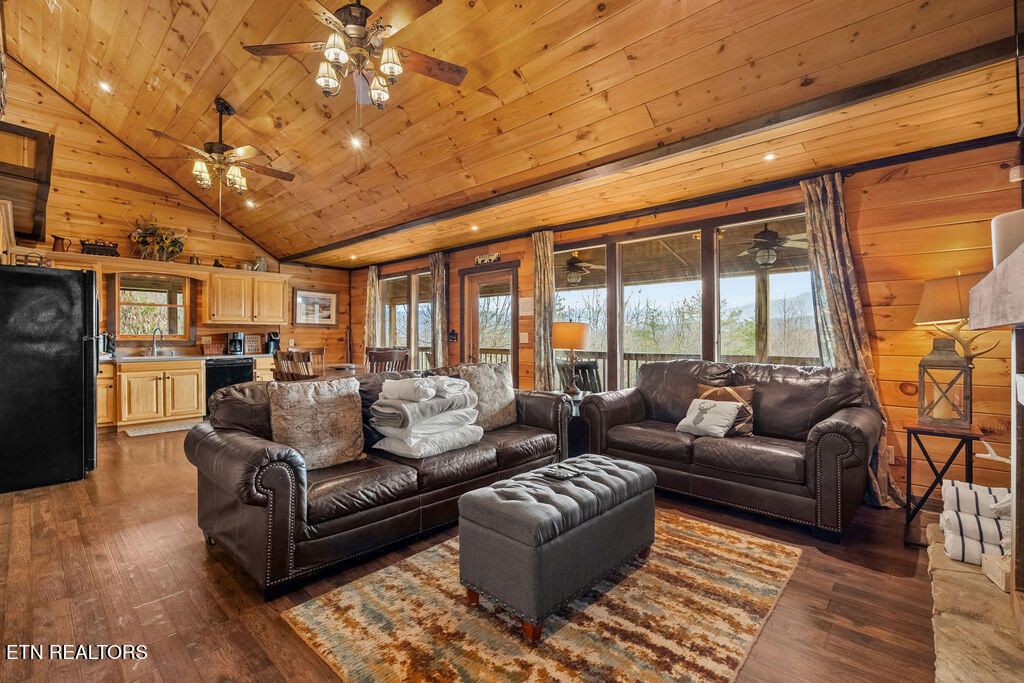 Photo of 1625 Bear Claw Way, Sevierville, TN 37862 (MLS # 1326310)