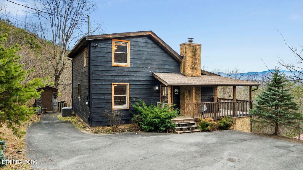 Photo of 1625 Bear Claw Way, Sevierville, TN 37862 (MLS # 1326310)