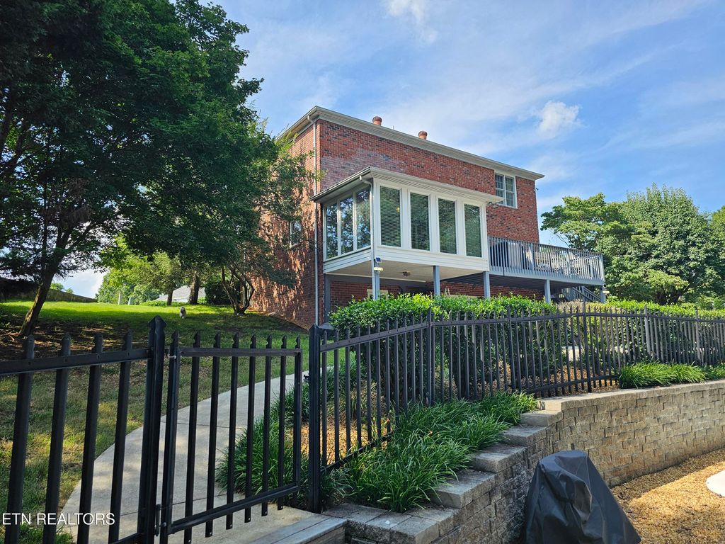 Photo of 1149 Brentwood Point, Kingston, TN 37763 (MLS # 1305557)