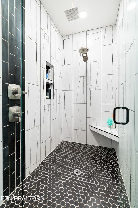 Tiny photo for 205 Waters Edge Way, Lenoir City, TN 37771 (MLS # 1332368)