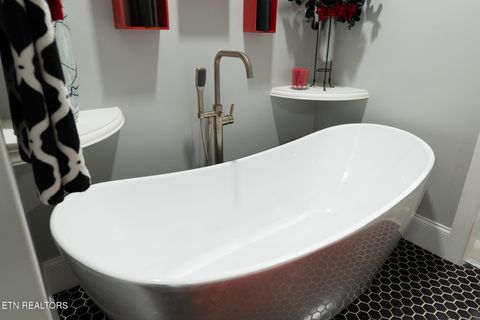 Tiny photo for 205 Waters Edge Way, Lenoir City, TN 37771 (MLS # 1332368)