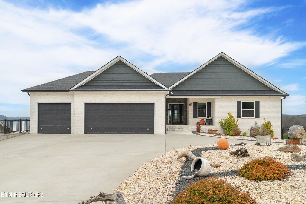 Photo of 205 Waters Edge Way, Lenoir City, TN 37771 (MLS # 1332368)