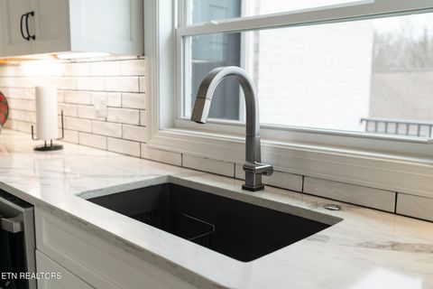 Tiny photo for 205 Waters Edge Way, Lenoir City, TN 37771 (MLS # 1332368)