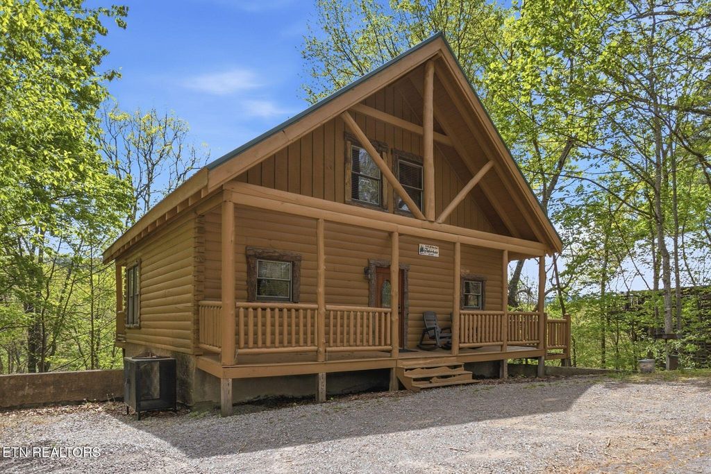 Photo of 1118 Ski View Lane, Sevierville, TN 37876 (MLS # 1336864)