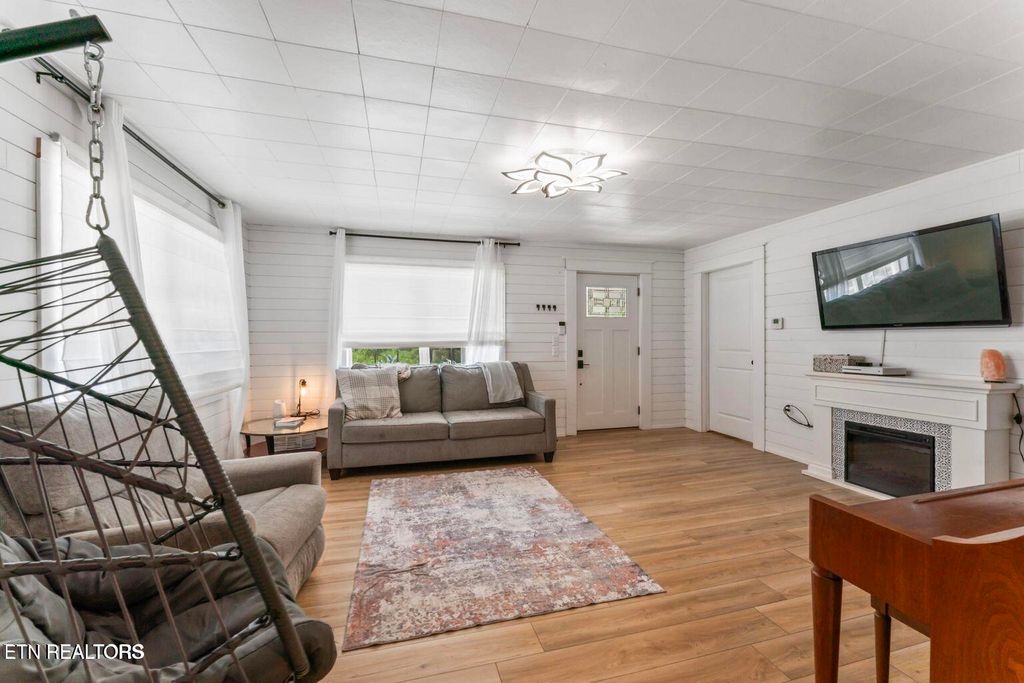 Photo of 632 W Tri County Blvd, Oliver Springs, TN 37840 (MLS # 1327968)