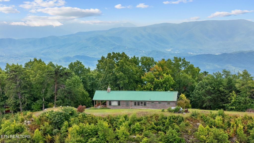 Photo of 2825 Top Rd, Sevierville, TN 37876 (MLS # 1325146)