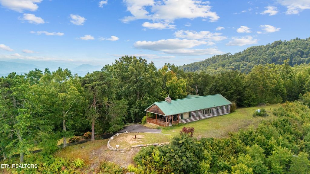 Photo of 2825 Top Rd, Sevierville, TN 37876 (MLS # 1325146)