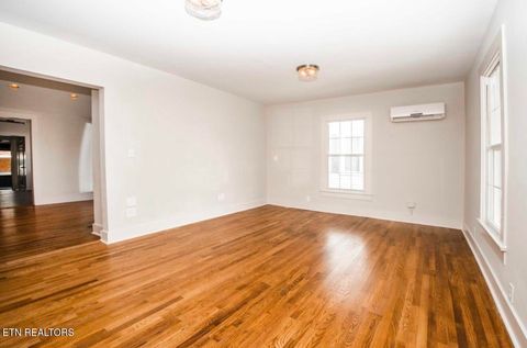 Tiny photo for 319 E Burwell Ave, Knoxville, TN 37917 (MLS # 1332173)