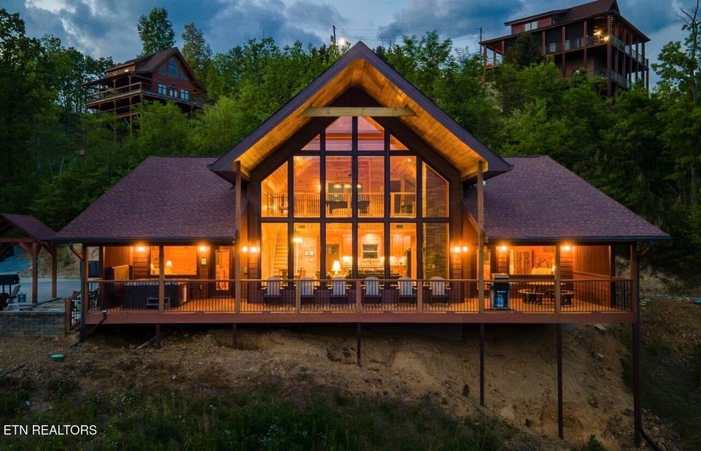 Photo of 827 Vixen Run, Gatlinburg, TN 37738 (MLS # 1328132)