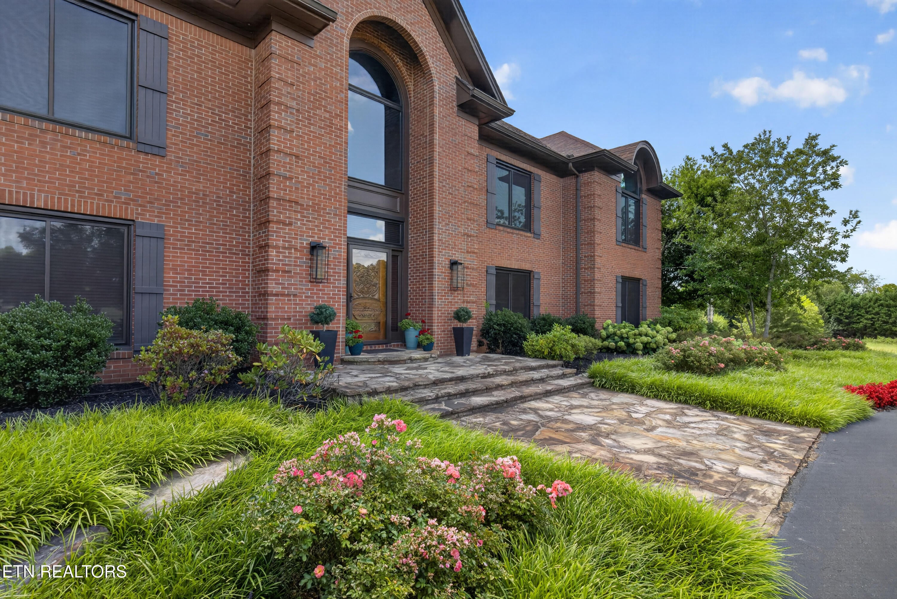 1329 W Hunt Rd