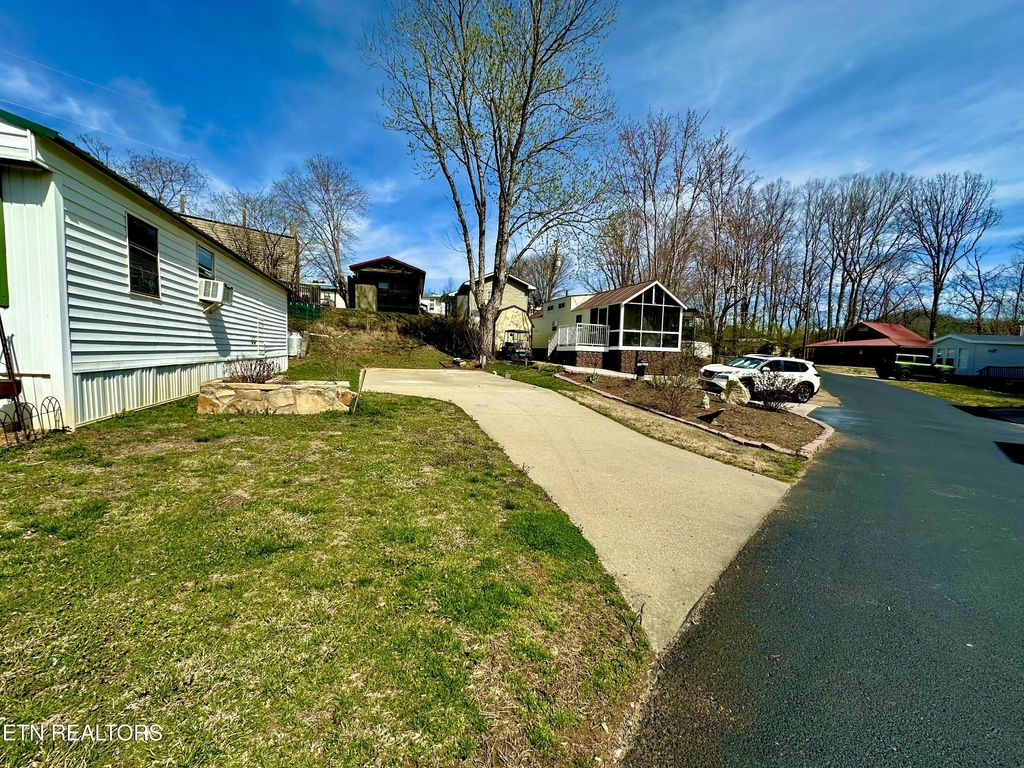 Photo of 518 Flamingo Circle, Townsend, TN 37882 (MLS # 1261972)