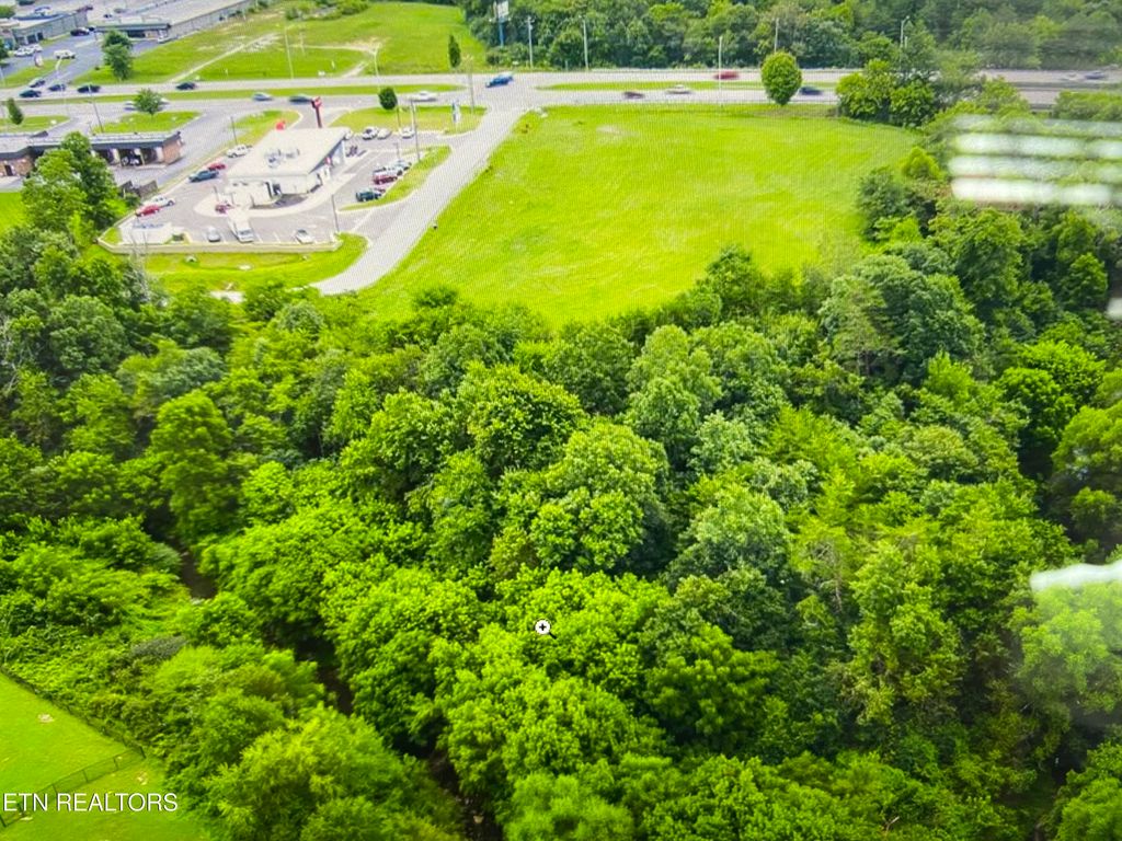 Photo of 1423 HWY 127 NORTH/CHUCKLES, Crossville, TN 38555 (MLS # 1327556)