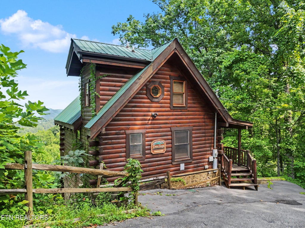 Photo of 2509 Piney Drive, Sevierville, TN 37876 (MLS # 1353700)